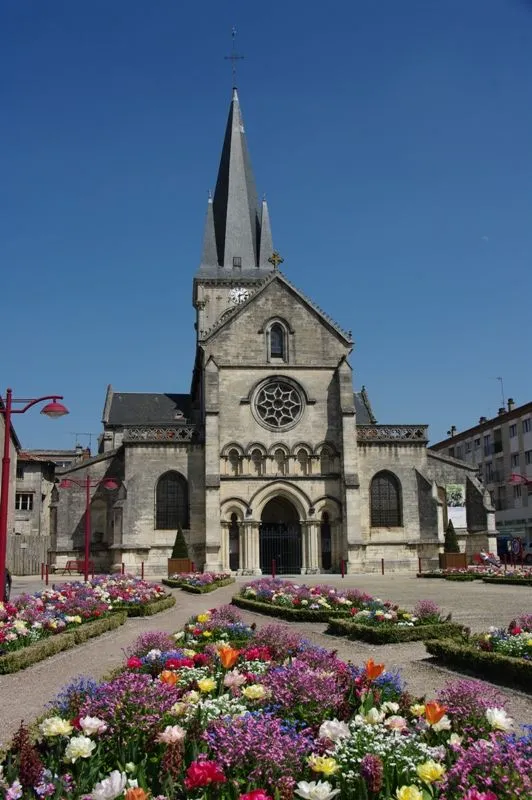 Image qui illustre: Église Notre-dame Des Vertus à Ligny-en-Barrois - 0