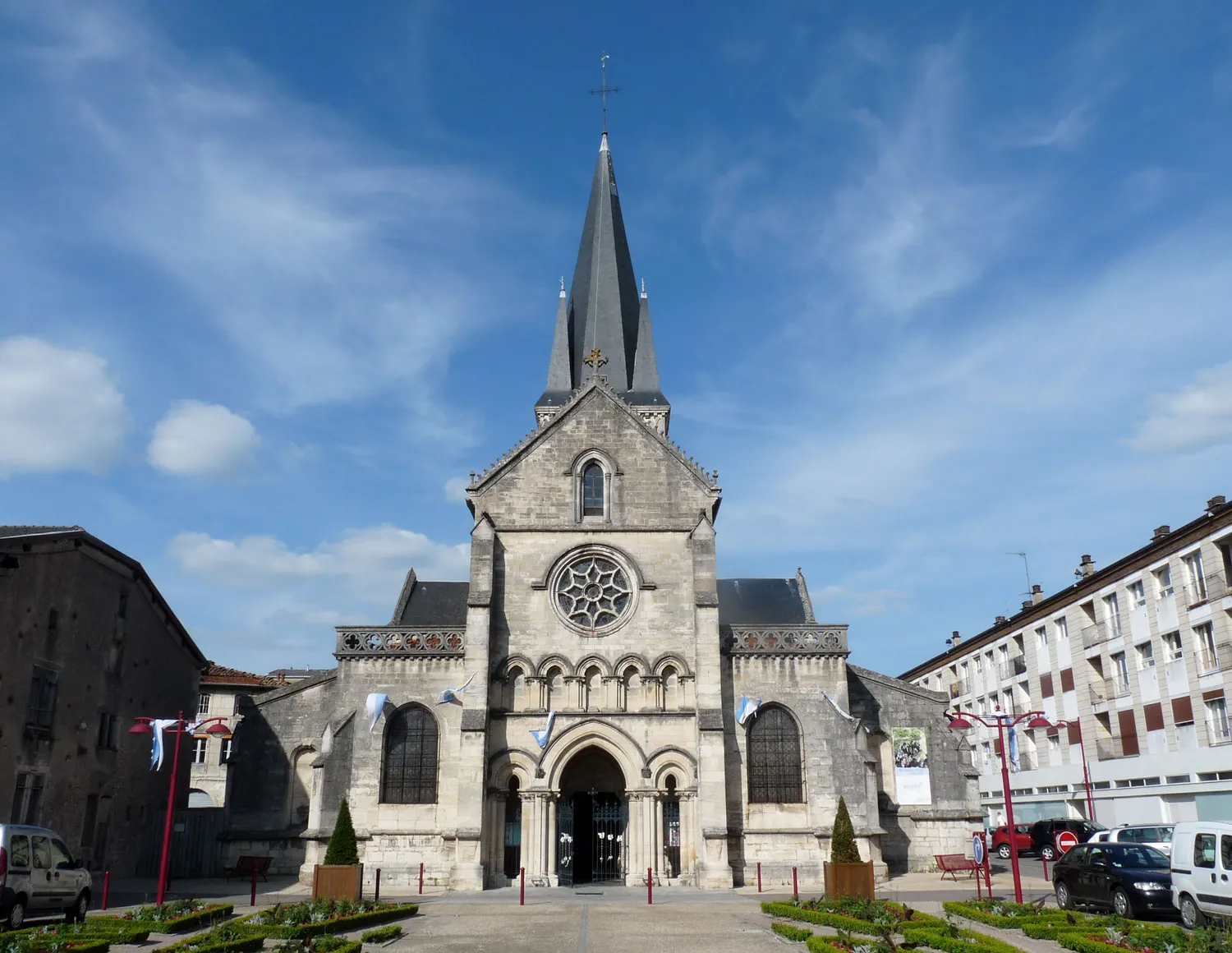 Image qui illustre: Église Notre-dame Des Vertus à Ligny-en-Barrois - 2