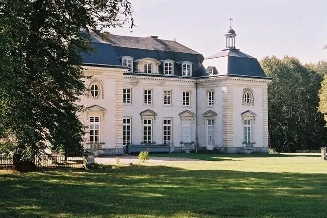 Image qui illustre: Visite guidée du parc et du château à Ménilles - 0