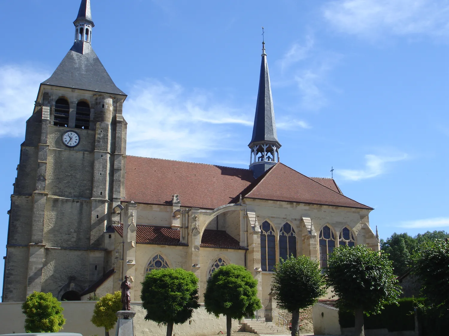 Image qui illustre: Eglise Saint-Laurent et Saint-Jean-Baptiste de Soulaines-Dhuys à Soulaines-Dhuys - 0