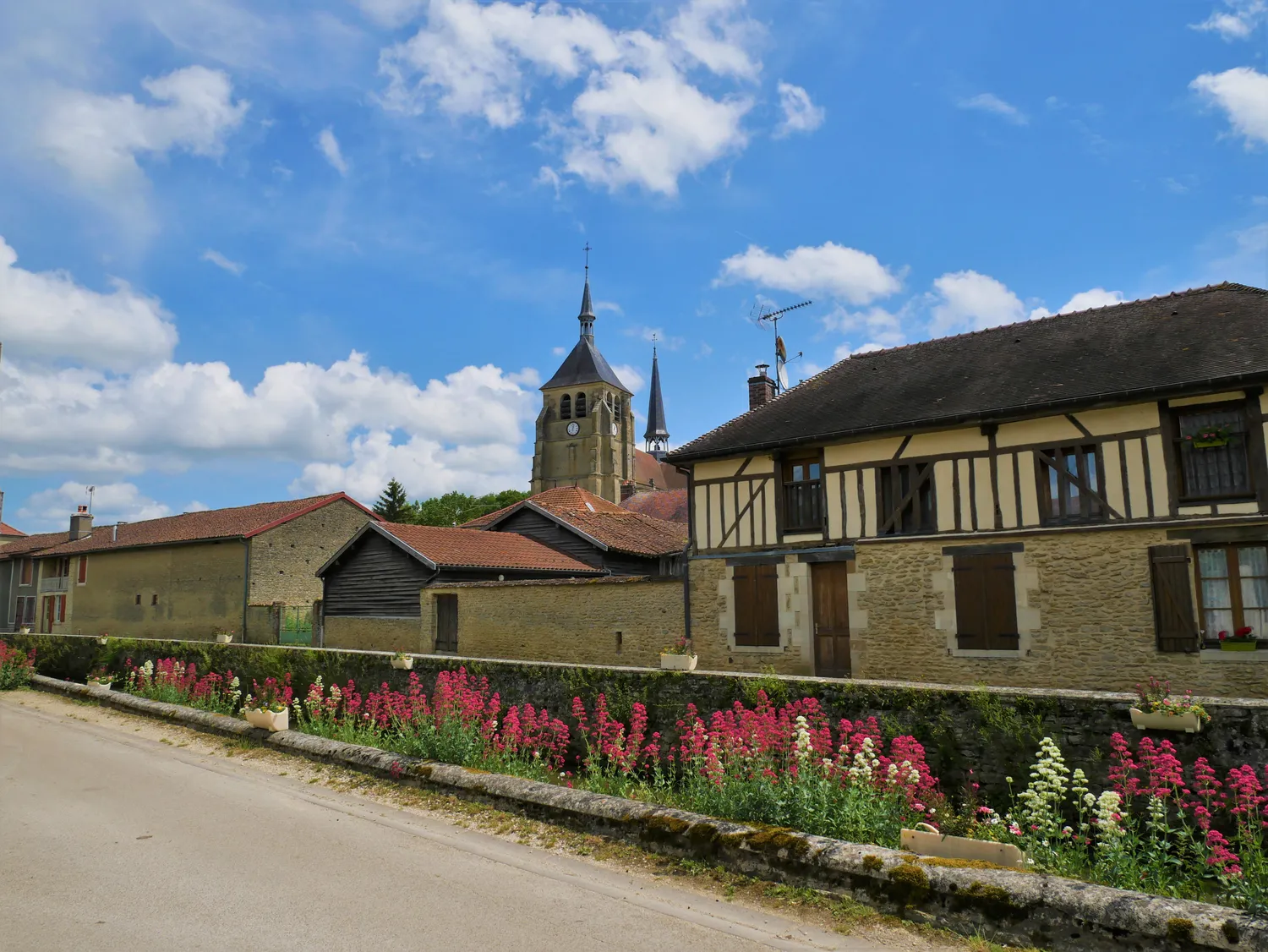 Image qui illustre: Eglise Saint-Laurent et Saint-Jean-Baptiste de Soulaines-Dhuys à Soulaines-Dhuys - 1