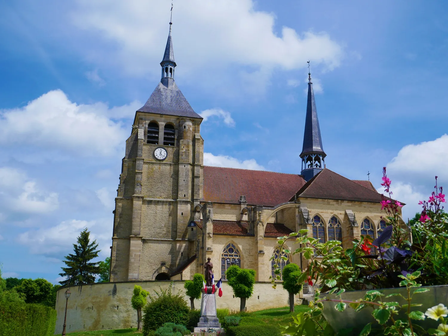Image qui illustre: Eglise Saint-Laurent et Saint-Jean-Baptiste de Soulaines-Dhuys à Soulaines-Dhuys - 2