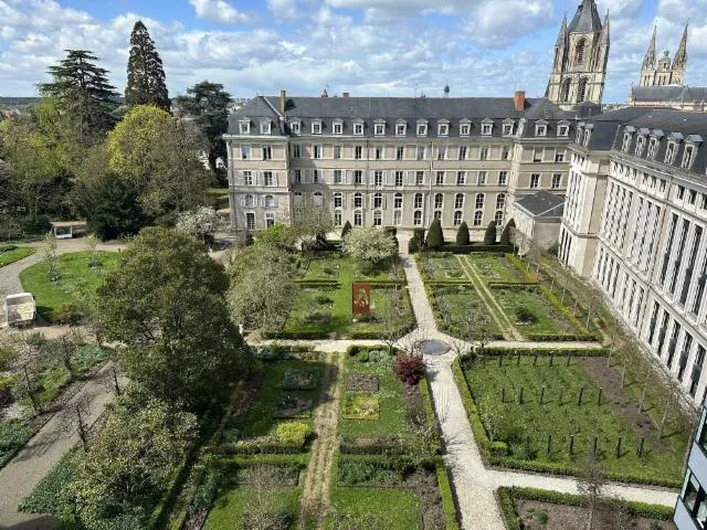 Image qui illustre: Visites générales de l'hôtel du Département et son jardin