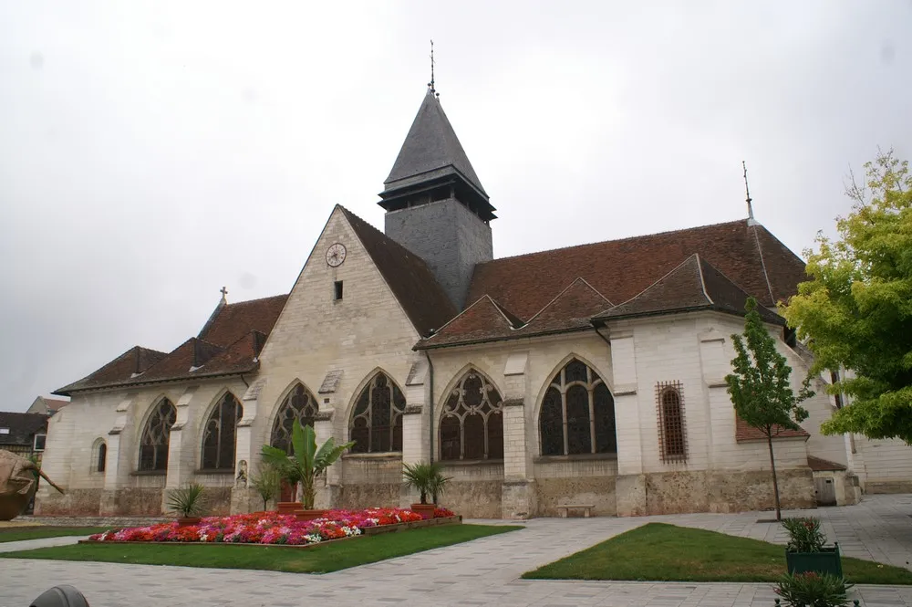 Image qui illustre: Église Sainte-savine à Sainte-Savine - 0
