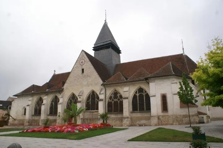 Image qui illustre: Église Sainte-savine