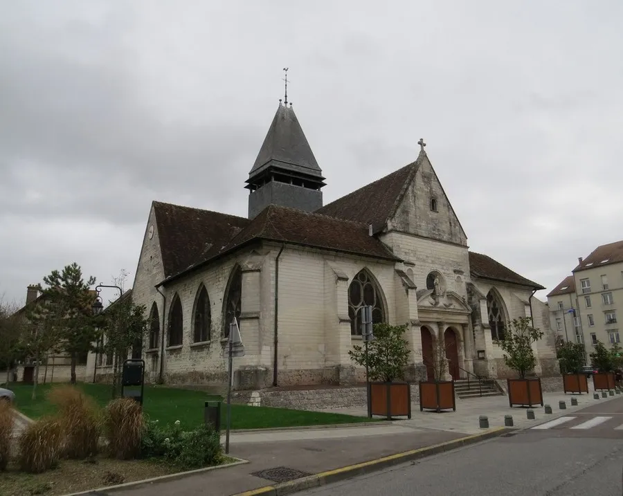 Image qui illustre: Église Sainte-savine à Sainte-Savine - 1