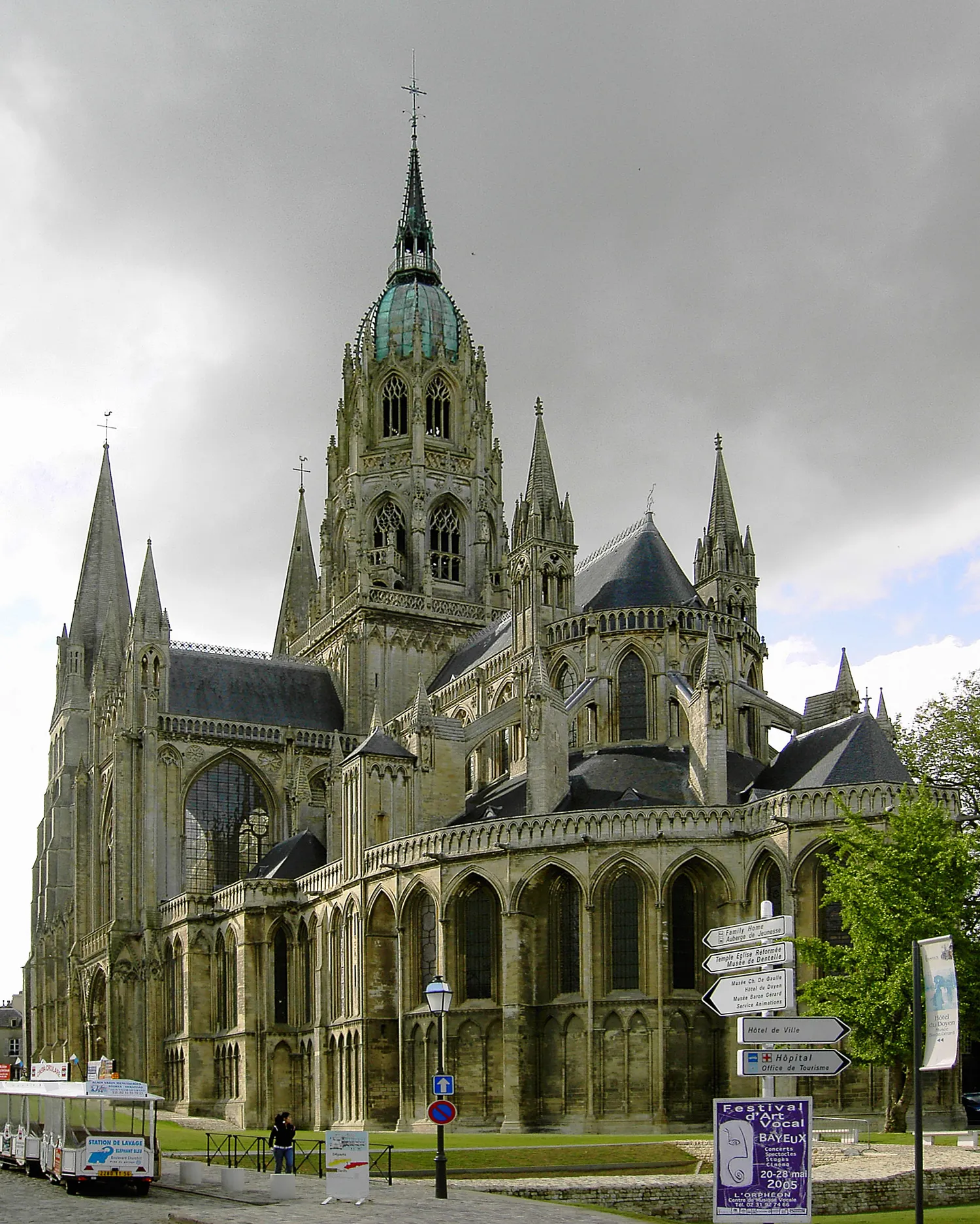 Image qui illustre: Cathédrale De Bayeux à Bayeux - 0