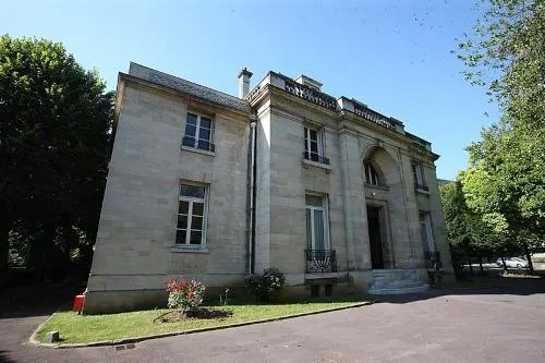 Image qui illustre: Visite guidée d'une villa historiciste