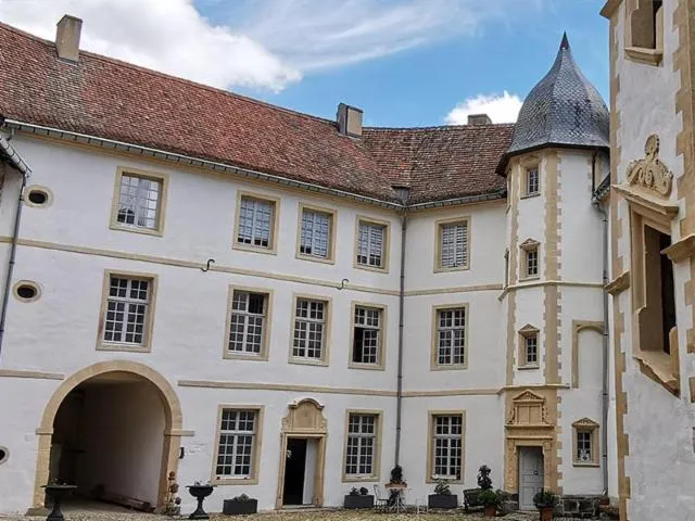 Image qui illustre: Château De Saint-sixte