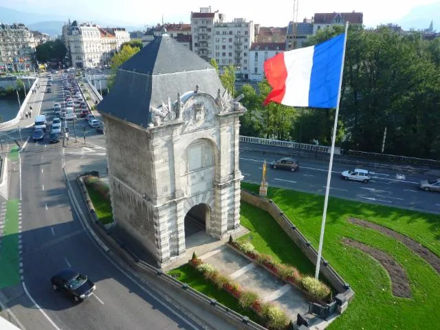 Image qui illustre: La Porte de France