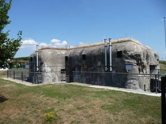 Image qui illustre: Visite guidée d'une casemate de la ligne Maginot