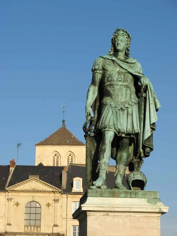 Image qui illustre: Statue de Louis XIV  à Caen - 0