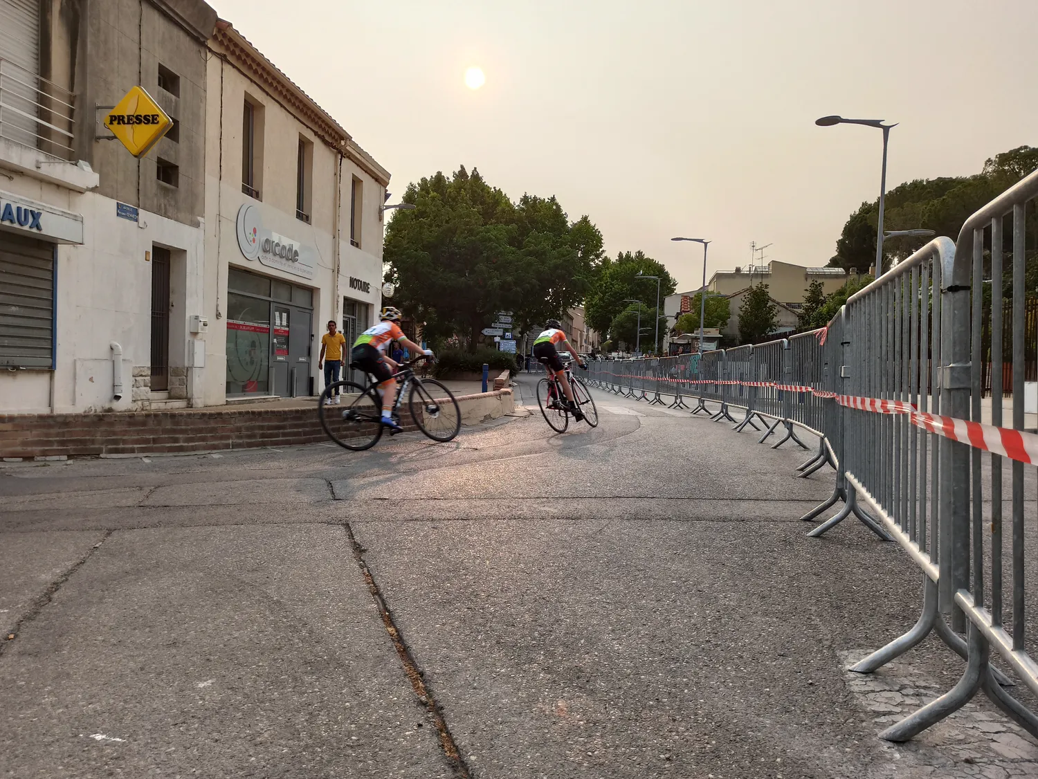 Image qui illustre: La Ronde Vénitienne, Critérium Cycliste à Martigues - 1
