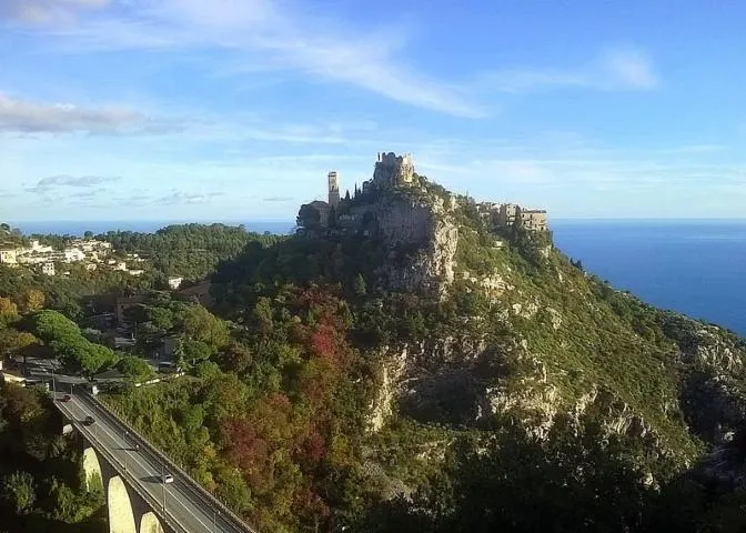 Image qui illustre: Èze et son ambiance médiéval 