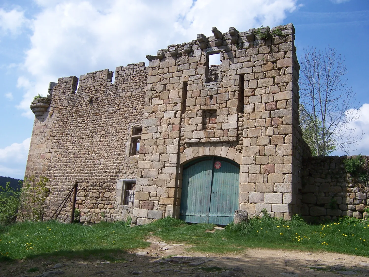Image qui illustre: Château de Viverols à Viverols - 2