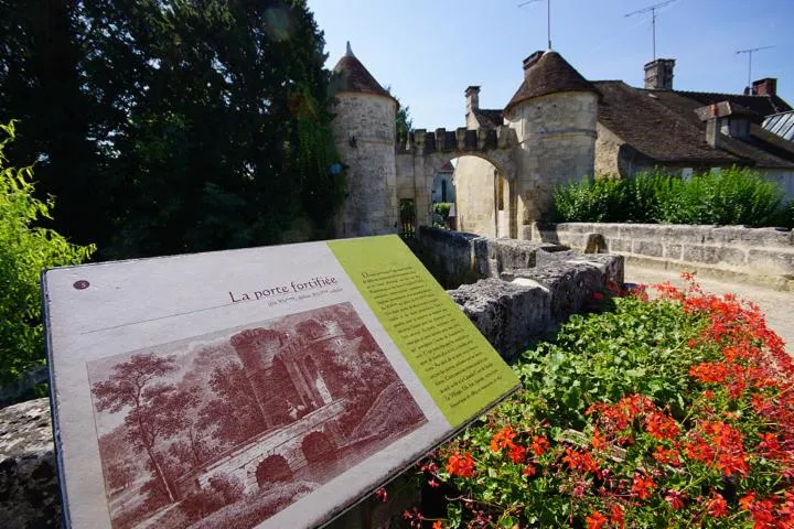 Image qui illustre: Abbaye - Forteresse De Saint Jean Aux Bois