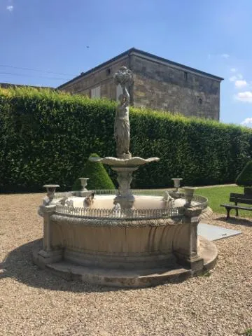 Image qui illustre: Découvrez la fontaine du Café des Oiseaux