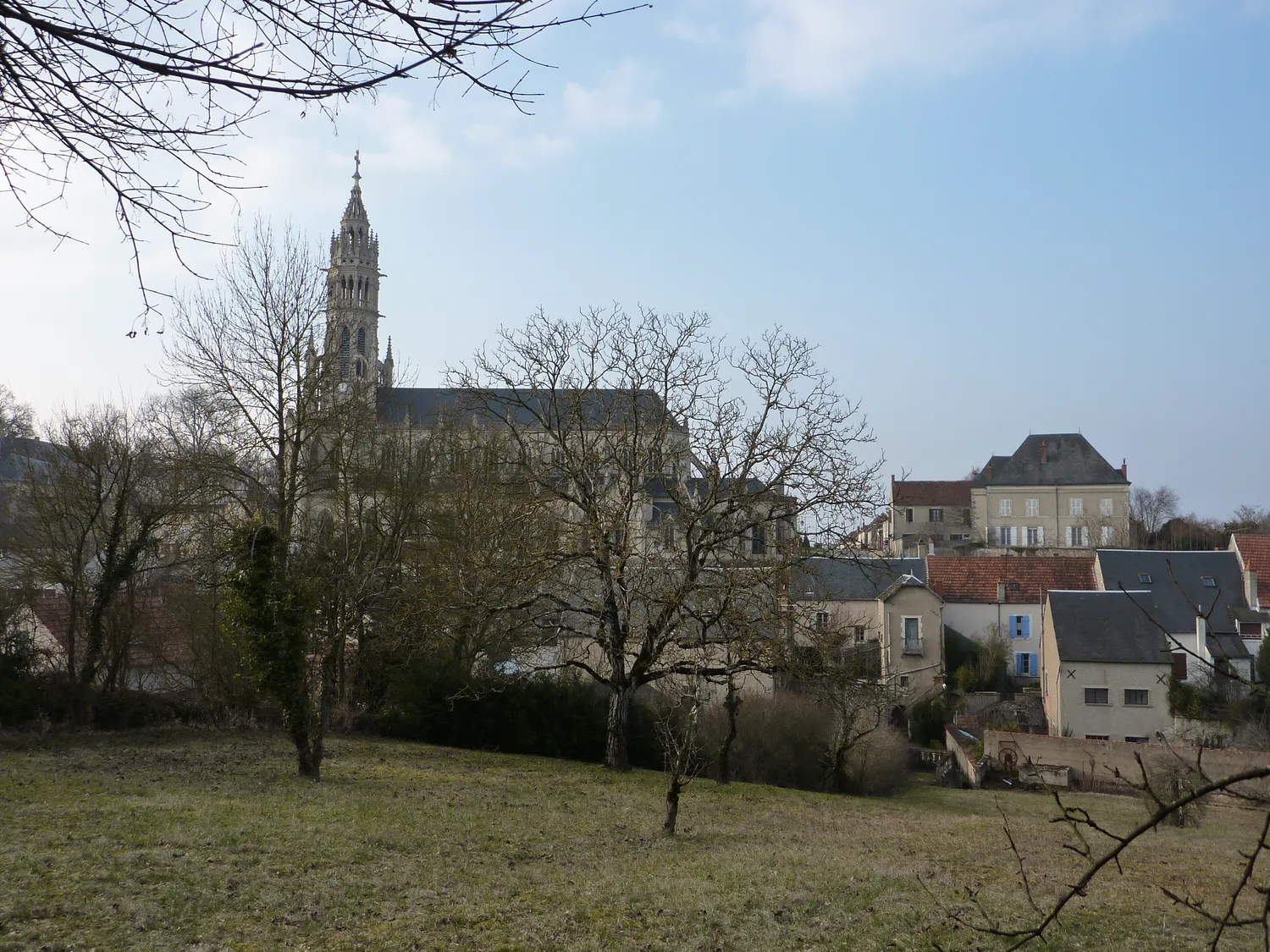 Image qui illustre: Basilique Notre Dame Des Enfants à Châteauneuf-sur-Cher - 0
