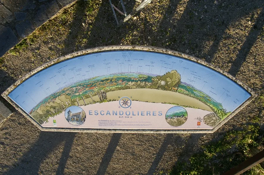 Image qui illustre: Point de vue, table d'orientation et table de pique-nique à Escandolières - 0