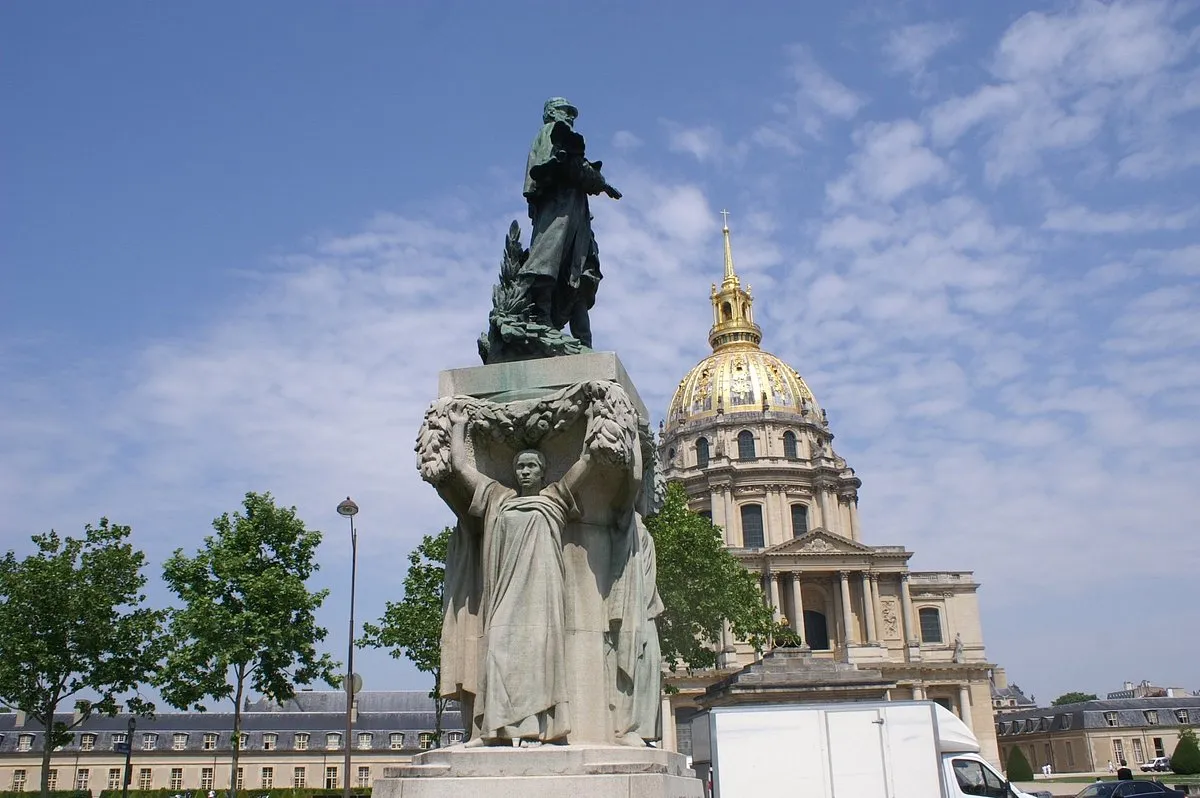 Image qui illustre: Statue du maréchal Gallieni