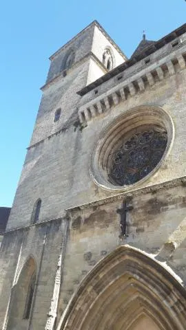 Image qui illustre: Découvrez l'église Saint-Pierre de Gourdon et ses décors restaurés des XVIIe et XIXe siècles