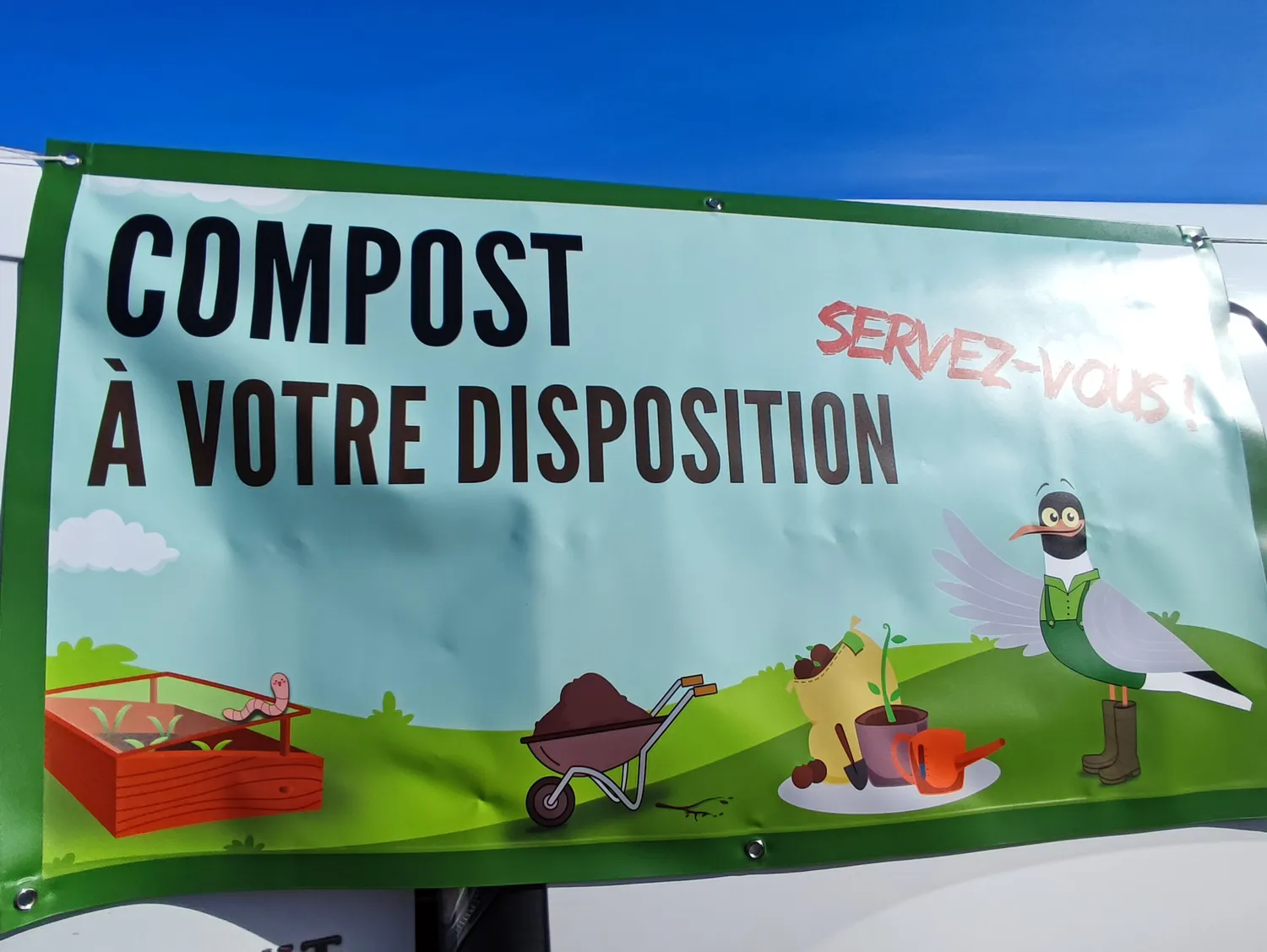 Image qui illustre: Distribution De Compost à Saint-Père-en-Retz - 1