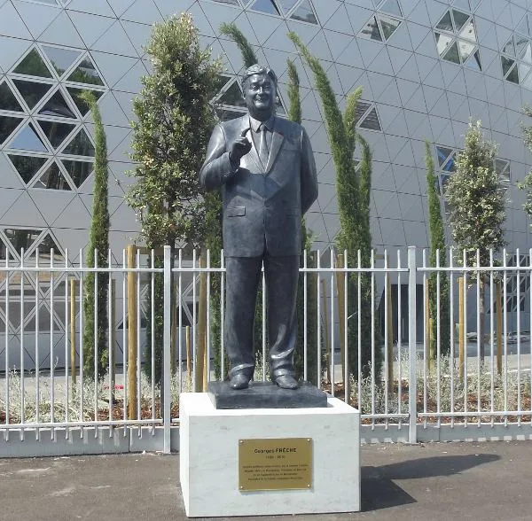 Image qui illustre: Statue Georges Frêche à Montpellier - 0