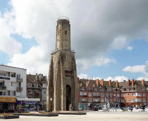 Image qui illustre: Place d'Armes