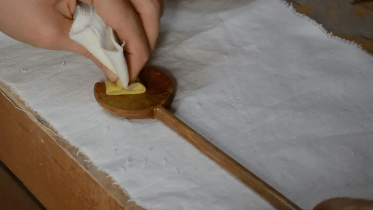 Image qui illustre: Sculptez vos couverts de service en bois à Lapeyrouse-Fossat - 1