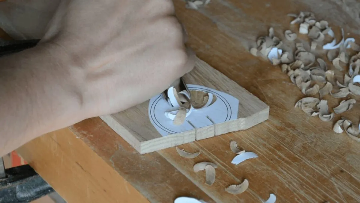 Image qui illustre: Sculptez vos couverts de service en bois à Lapeyrouse-Fossat - 2