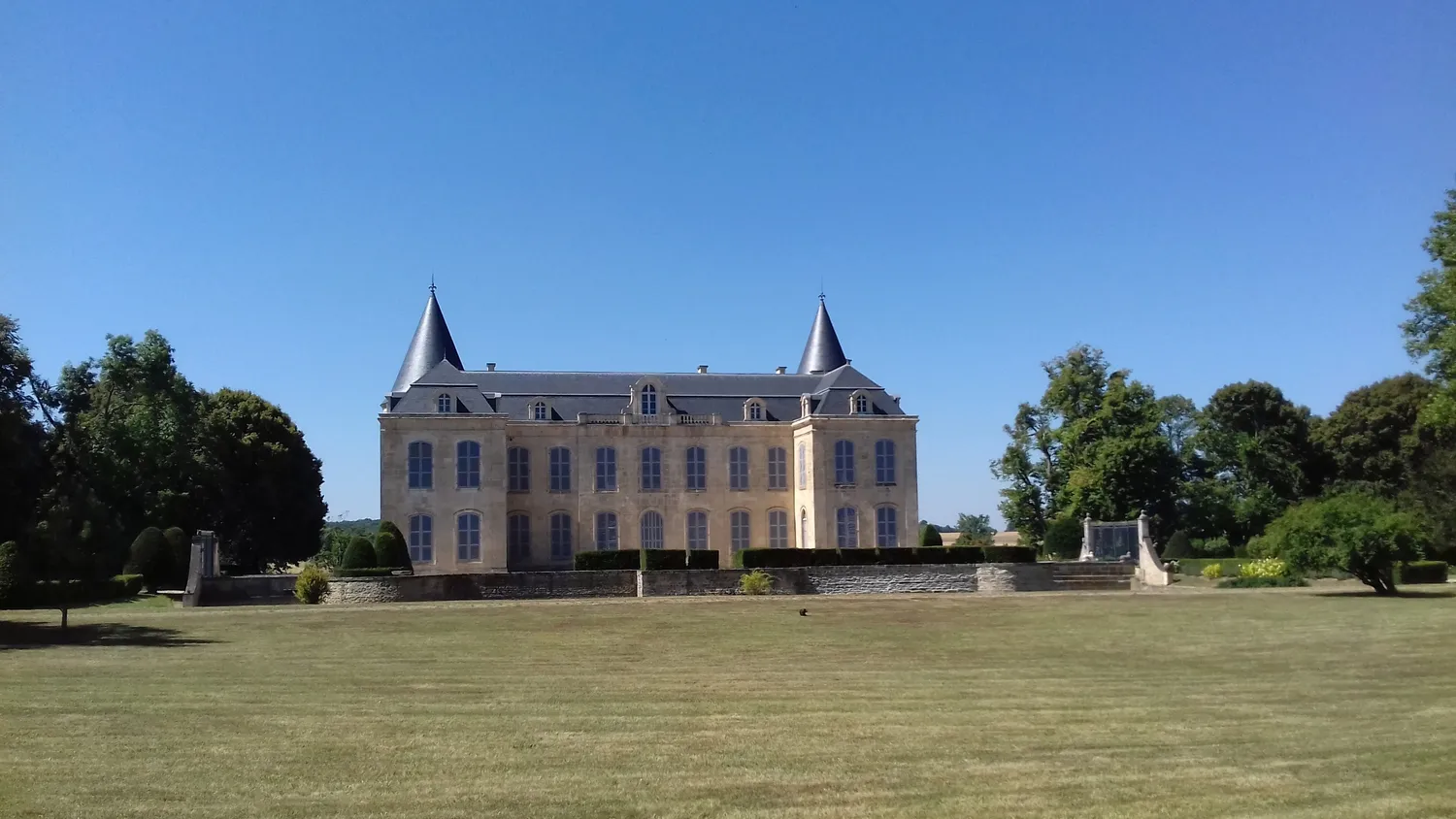 Image qui illustre: Visitez le parc d'un château du début du XVIIIe siècle à Trémilly - 0