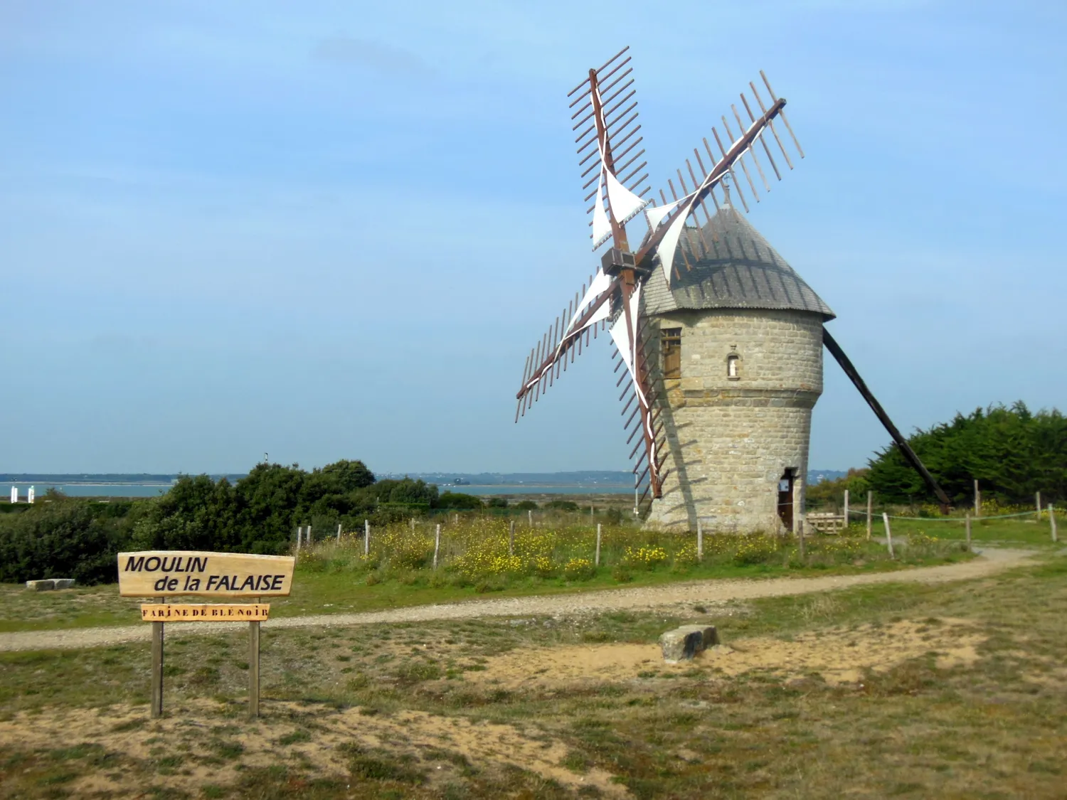 Image qui illustre: Moulin De La Falaise à Batz-sur-Mer - 0