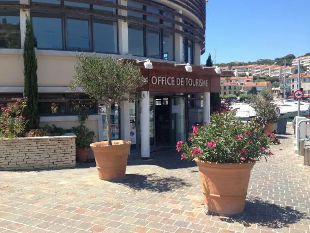 Image qui illustre: Office De Tourisme De Cassis