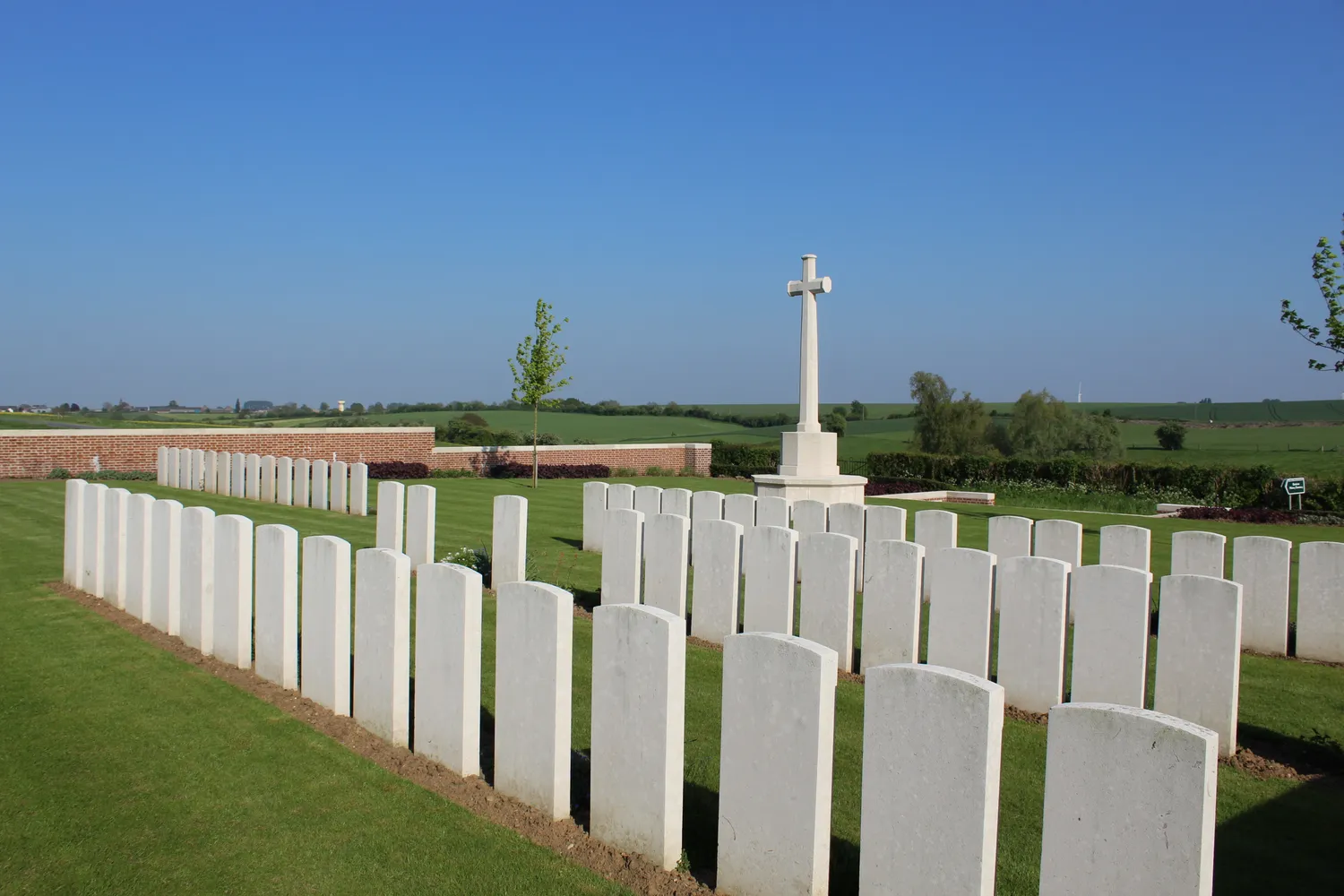 Image qui illustre: Quiétiste Military Cemetery à Le Cateau-Cambrésis - 0