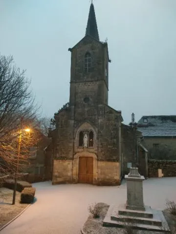 Image qui illustre: Visitez une église gothique dans le petit village de Marin