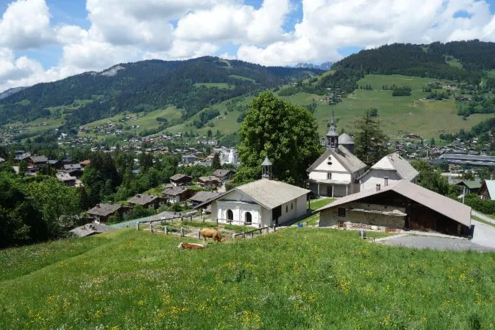 Image qui illustre: Application Megève - Itinéraires découverte :
parcours de visite du village et des chapelles du Calvaire