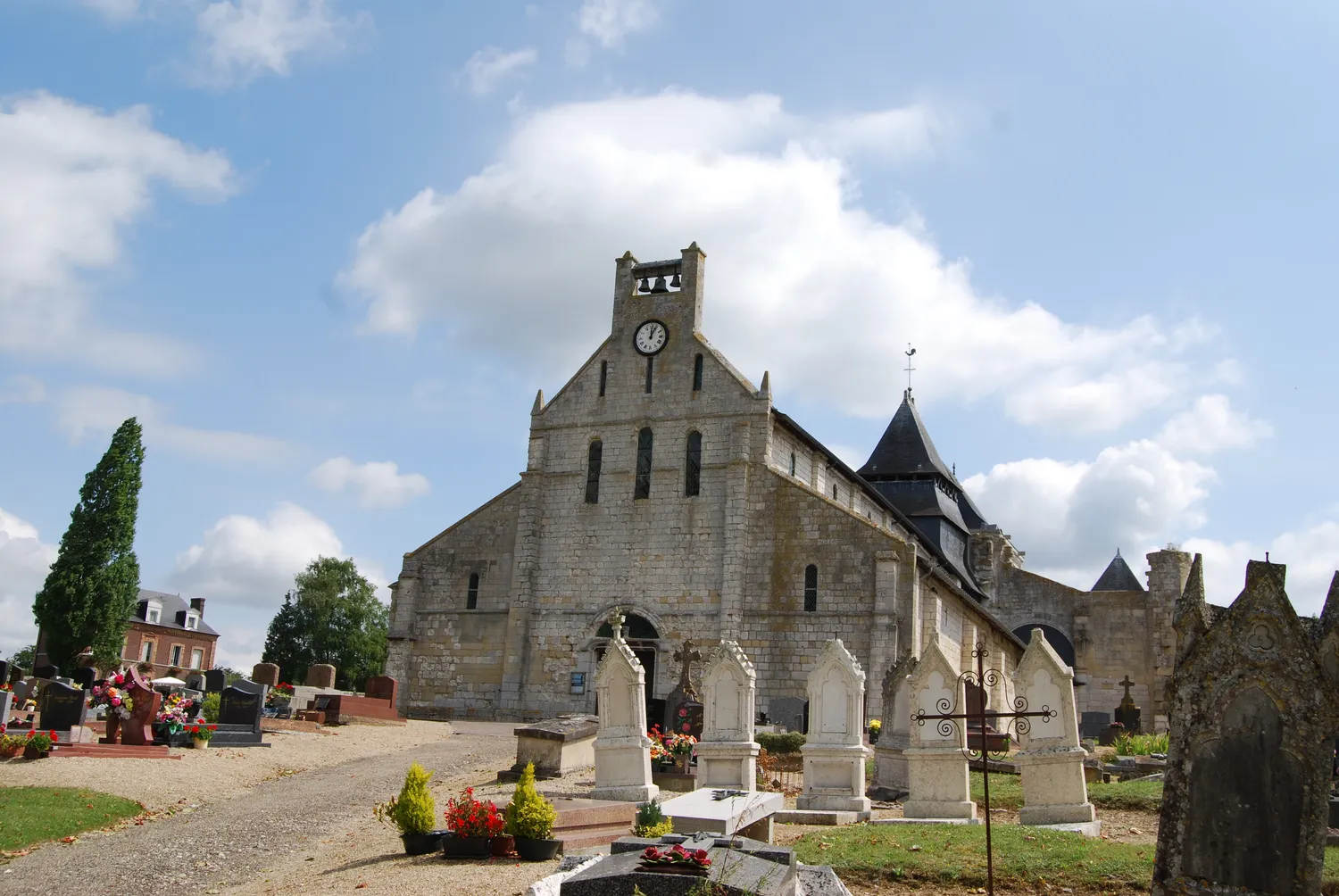 Image qui illustre: Visite libre de l'église à Jumièges - 0