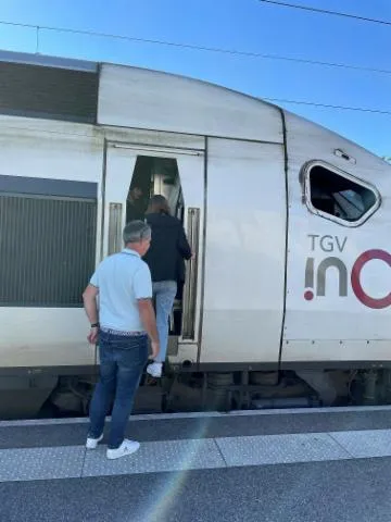 Image qui illustre: Visite d'une cabine TGV en gare SNCF de Nantes