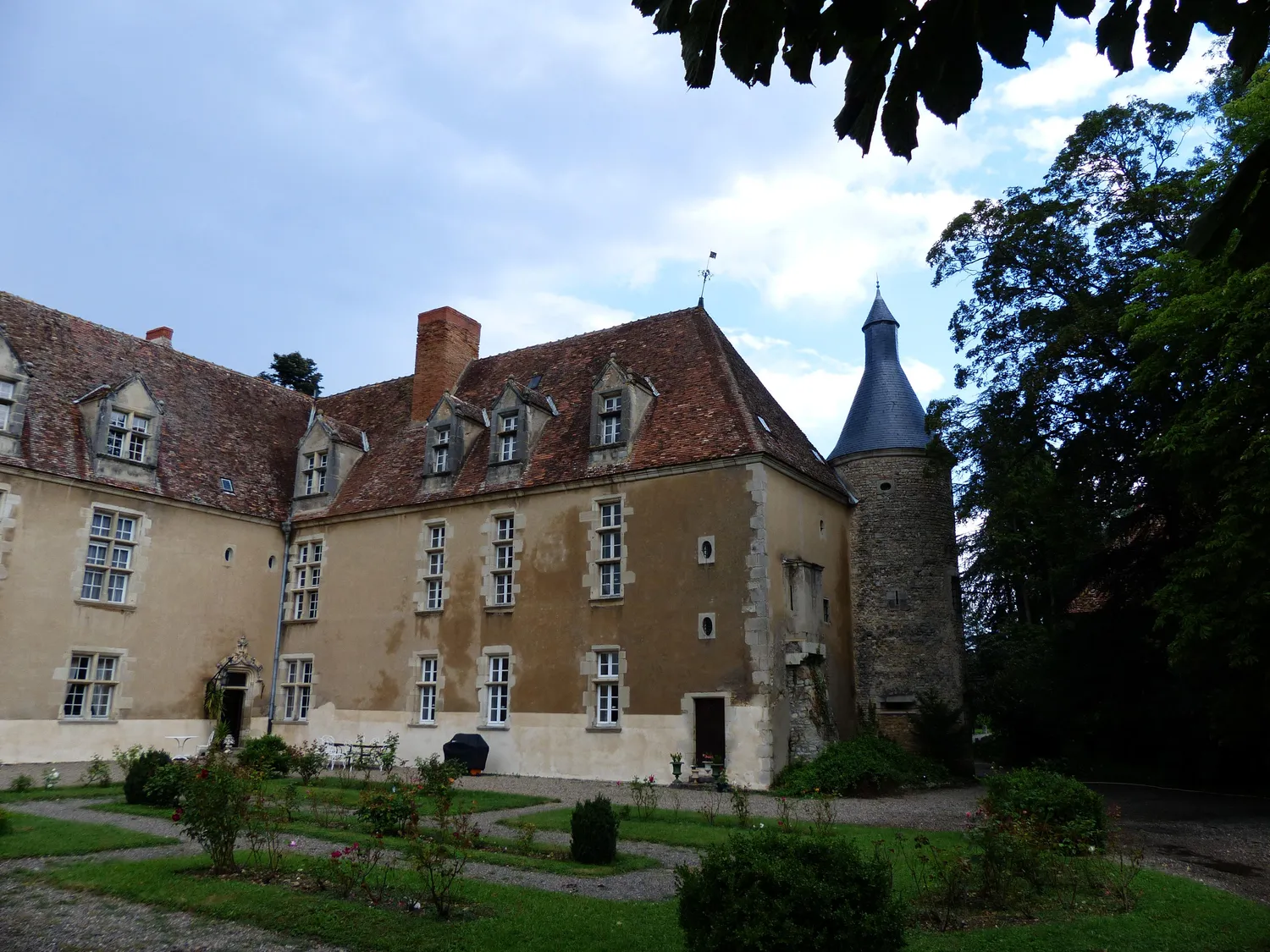 Image qui illustre: Château De Denone à Effiat - 0