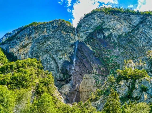 Image qui illustre: Cascade de l'Arpenaz