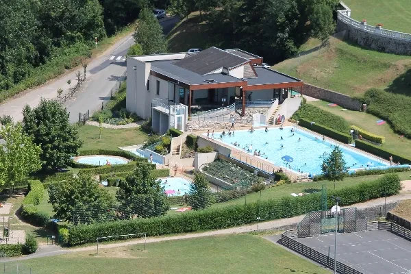 Image qui illustre: Piscine D'entraygues à Entraygues-sur-Truyère - 0