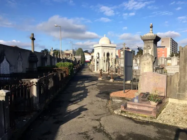 Image qui illustre: Cimetière de Caluire