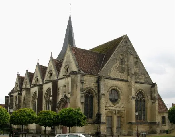 Image qui illustre: Eglise Saint-rémi Et Saint-front De Neuilly-saint-front
