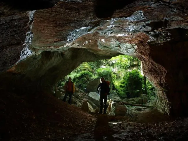 Image qui illustre: Visite-conférence sur les phosphatières du Pays Midi-Quercy