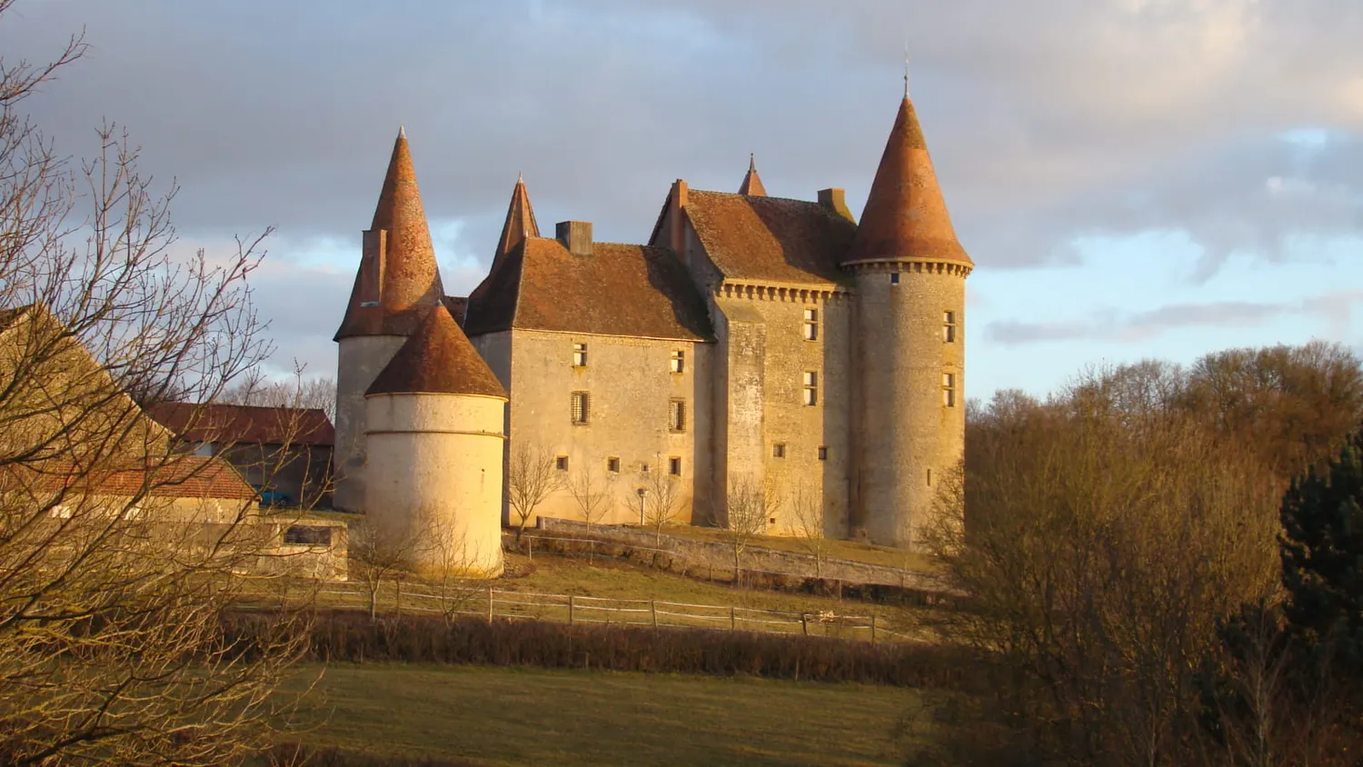 Image qui illustre: Château de Chassy  à Montreuillon - 0