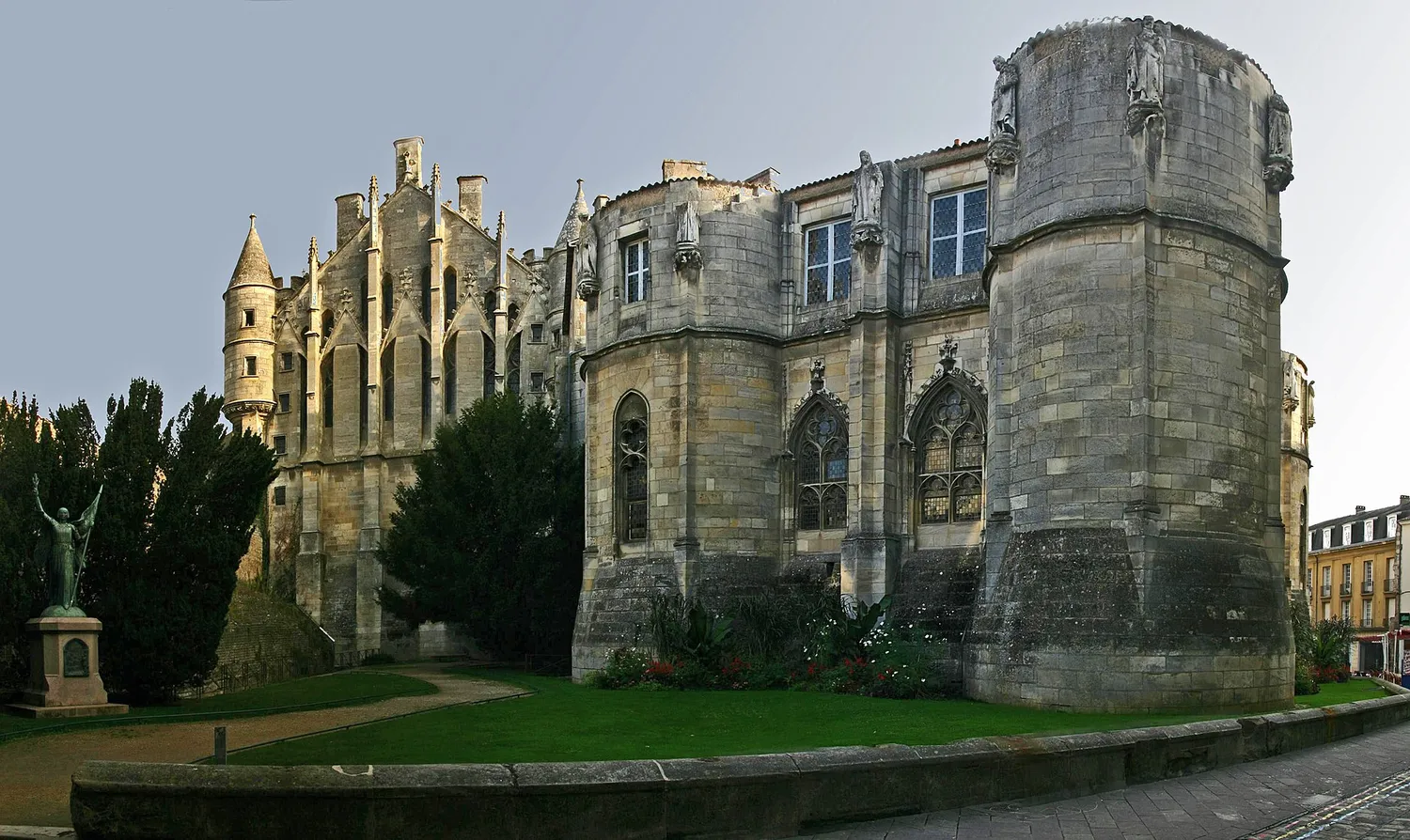 Image qui illustre: Palais des ducs d'Aquitaine à Poitiers - 0