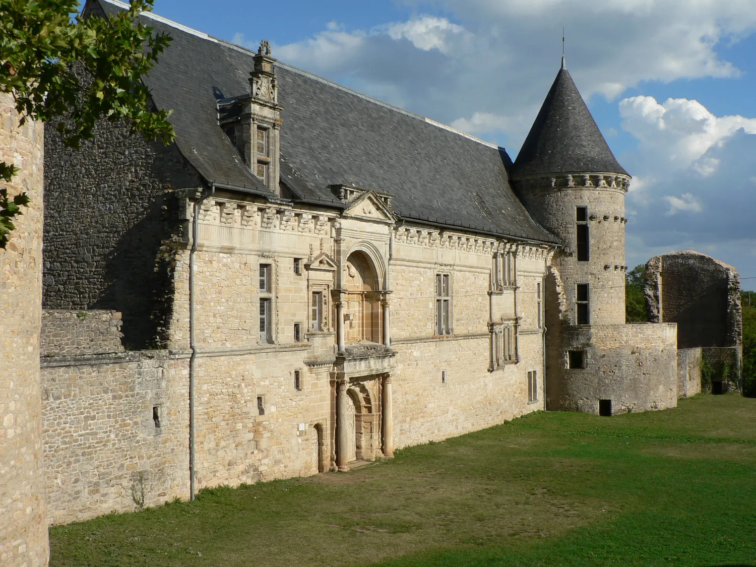Image qui illustre: Château D'assier à Assier - 1