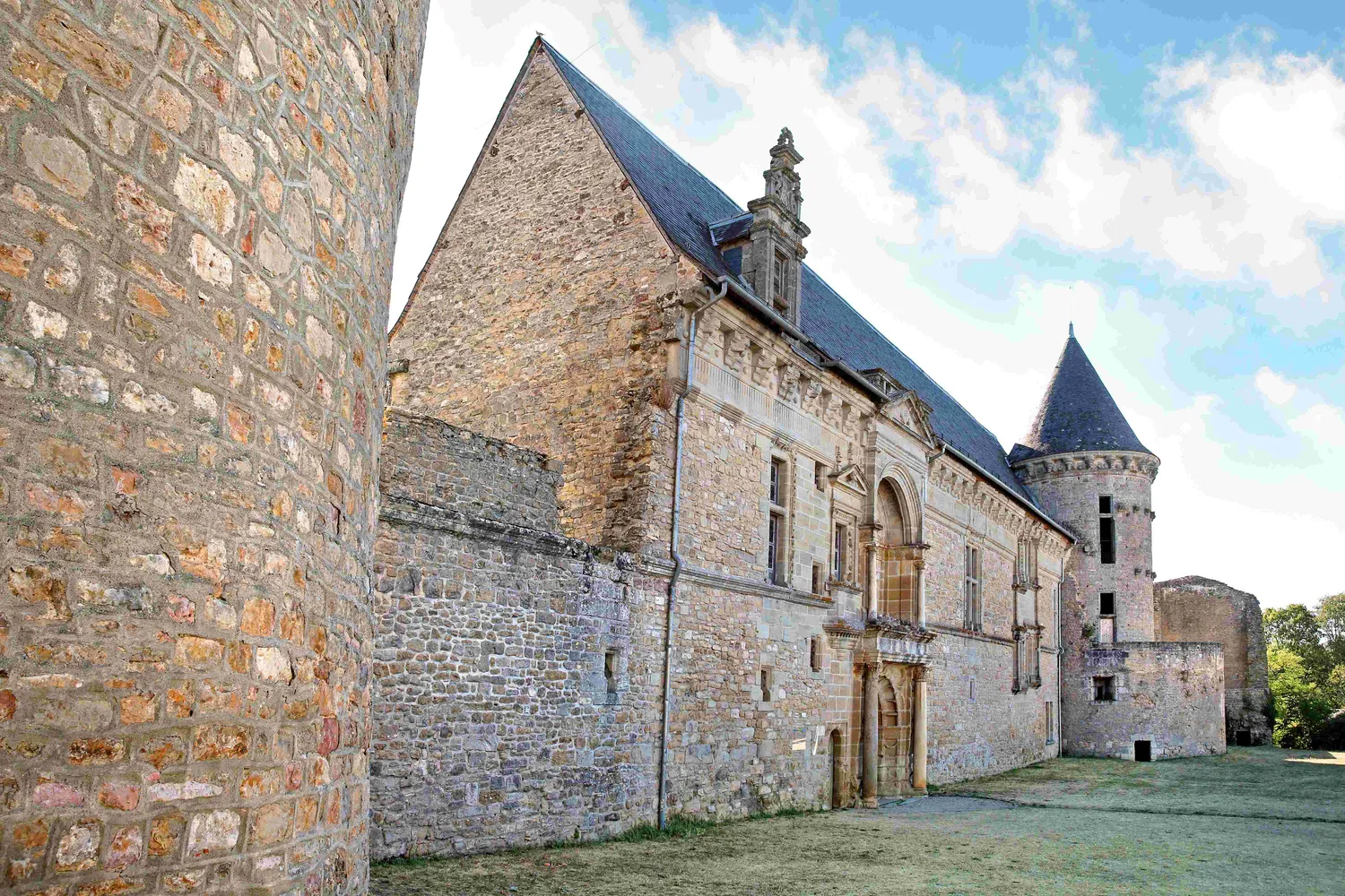 Image qui illustre: Château D'assier à Assier - 0