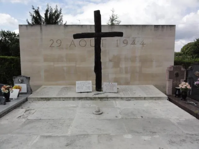 Image qui illustre: Monument des fusillés de Robert-Espagne