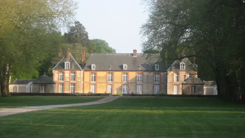 Image qui illustre: Château De Blanville à Saint-Luperce - 0